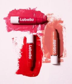 Labello Crayon Lipstick Poppy Red -Mode Cosmetica Lipmake-Upwinkel 1035x1200 3