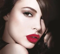 Maybelline Color Sensational Matte Nudes - 975 Divine - Lippenstift -Mode Cosmetica Lipmake-Upwinkel 1200x1086 3