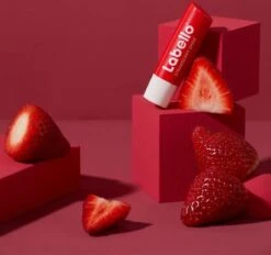 Labello Lippenbalsem Fruity Shine Strawberry Blister (5.5ml) -Mode Cosmetica Lipmake-Upwinkel 1200x1128 1