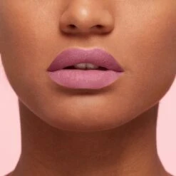 L'Oréal Paris Les Macarons Langhoudende Matte Lipstick - 818 Dose Of Rose – Roze – 6,7 Ml -Mode Cosmetica Lipmake-Upwinkel 1200x1200 191