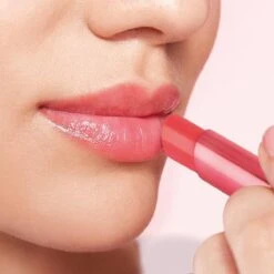 Golden Rose Glow Kiss Tinted Lip Balm PEACH SHAKE NO: 04 Met Hyaluronzuur, Vitamine E En SPF15 -Mode Cosmetica Lipmake-Upwinkel 1200x1200 210