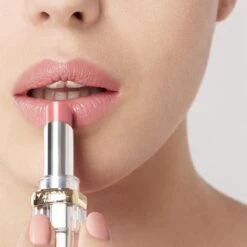 L'Oréal Paris Color Riche Shine Lipstick Lippenstift - 111 Pink Wonderland -Mode Cosmetica Lipmake-Upwinkel 1200x1200 370