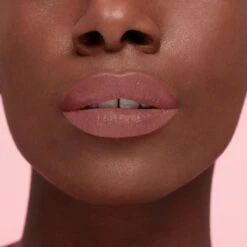 L'Oréal Paris Les Macarons Langhoudende Matte Lipstick - 822 Mon Caramel – Nude – 6,7 Ml -Mode Cosmetica Lipmake-Upwinkel 1200x1200 483