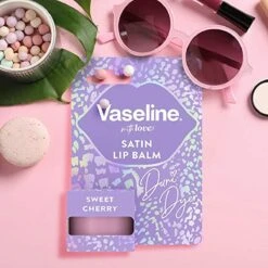 Vaseline® Vaseline With Love X Sweet Cherry Satin Lip Balm -Mode Cosmetica Lipmake-Upwinkel 1200x1200 740