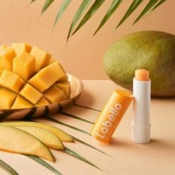 Labello Lippenbalsem Lipcare – Mango Shine -Mode Cosmetica Lipmake-Upwinkel 1200x1200 759