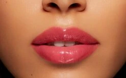 Lancome L'Absolu Mademoiselle Balm Plumming Effect Lippenbalsem 3.2 Gr -Mode Cosmetica Lipmake-Upwinkel 1200x744 2