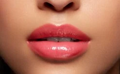 Lancome L'Absolu Mademoiselle Balm Plumming Effect Lippenbalsem 3.2 Gr -Mode Cosmetica Lipmake-Upwinkel 1200x744