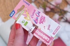 Labello Caring Lip Oil Clear Glow - 5.5 Ml -Mode Cosmetica Lipmake-Upwinkel 1200x799 7