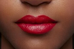 L'Oréal Paris Color Riche Matte Lippenstift - 347 Haute Rouge -Mode Cosmetica Lipmake-Upwinkel 1200x800 15