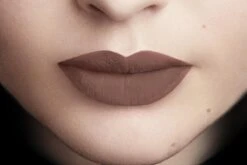 L'Oréal Paris Rouge Signature Lippenstift - 117 I Stand - Nude - Matte Vloeibare Lipstick -Mode Cosmetica Lipmake-Upwinkel 1200x800 21