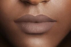 L'Oréal Paris Rouge Signature Lippenstift - 117 I Stand - Nude - Matte Vloeibare Lipstick -Mode Cosmetica Lipmake-Upwinkel 1200x800 22