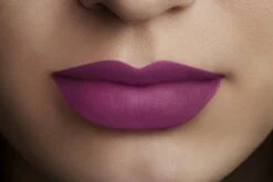 L'Oréal Paris Rouge Signature Lippenstift - 104 I Rebel - Paars - Matte Vloeibare Lipstick -Mode Cosmetica Lipmake-Upwinkel 1200x800 23