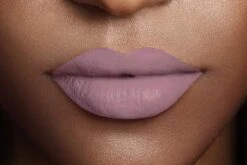 L’Oréal Paris Make-Up Designer Les Chocolats Lipstick - 842 Candy Man - Paars - Ultra Matte Lippenstift Met Chocoladegeur - 7,6 Ml -Mode Cosmetica Lipmake-Upwinkel 1200x801