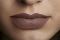 L'Oréal Paris Rouge Signature Lippenstift - 117 I Stand - Nude - Matte Vloeibare Lipstick -Mode Cosmetica Lipmake-Upwinkel 1200x802 1