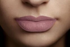 L’Oréal Paris Make-Up Designer Les Chocolats Lipstick - 842 Candy Man - Paars - Ultra Matte Lippenstift Met Chocoladegeur - 7,6 Ml -Mode Cosmetica Lipmake-Upwinkel 1200x807