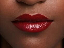 L'Oréal Paris Color Riche Shine Lippenstift - 352 BeautyGuru -Mode Cosmetica Lipmake-Upwinkel 1200x899 1