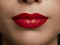 L'Oréal Paris Color Riche Shine Lippenstift - 352 BeautyGuru -Mode Cosmetica Lipmake-Upwinkel 1200x900 2