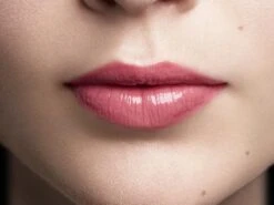 L'Oréal Paris Color Riche Shine Lipstick Lippenstift - 111 Pink Wonderland -Mode Cosmetica Lipmake-Upwinkel 1200x900 5