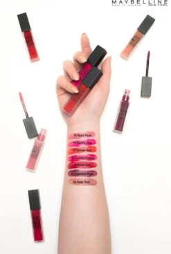 Maybelline Vivid Matte Liquid - 35 Rebel Red - Rood - Lippenstift -Mode Cosmetica Lipmake-Upwinkel 808x1200 11