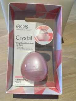 Eos Lip Balm Crystal "Hibiscus Peach" -Mode Cosmetica Lipmake-Upwinkel 900x1200 9