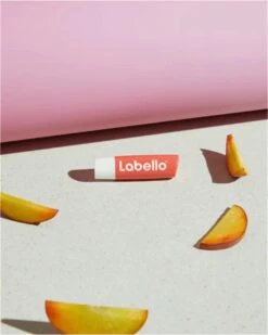 Labello Fruity Shine Peach Lippenbalsem - 5.5ml -Mode Cosmetica Lipmake-Upwinkel 959x1200 1