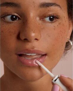 Labello Caring Lip Oil Clear Glow - 5.5 Ml -Mode Cosmetica Lipmake-Upwinkel 962x1200 2