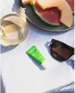 Weleda Skin Food Lip Balm -Mode Cosmetica Lipmake-Upwinkel 973x1200 1